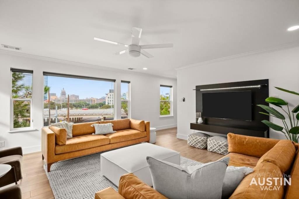 Capitol View DT w Elevator with Free Swim Club Access, Austin