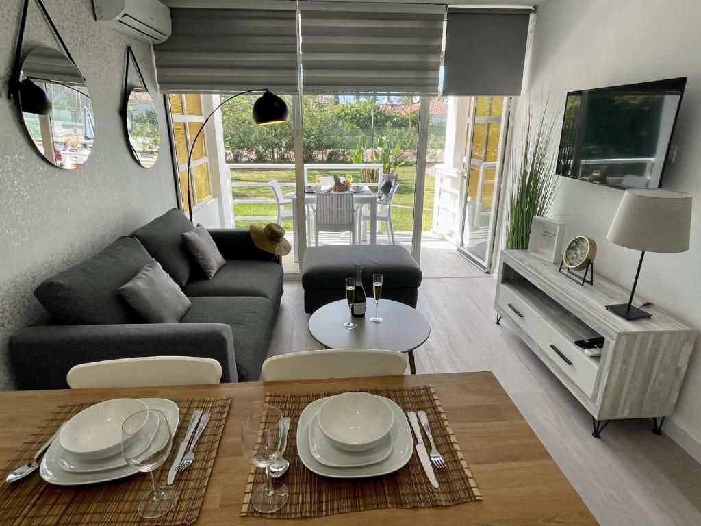 Pretty pool view holiday home, Playa del Inglés