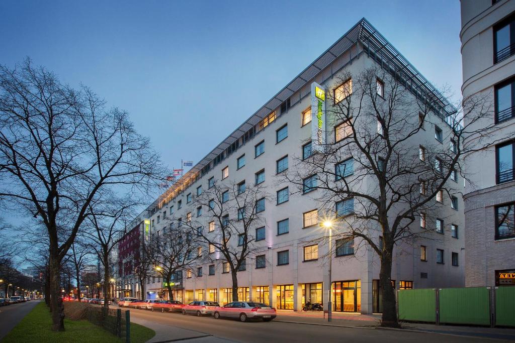 Holiday Inn Express Berlin City Centre photo