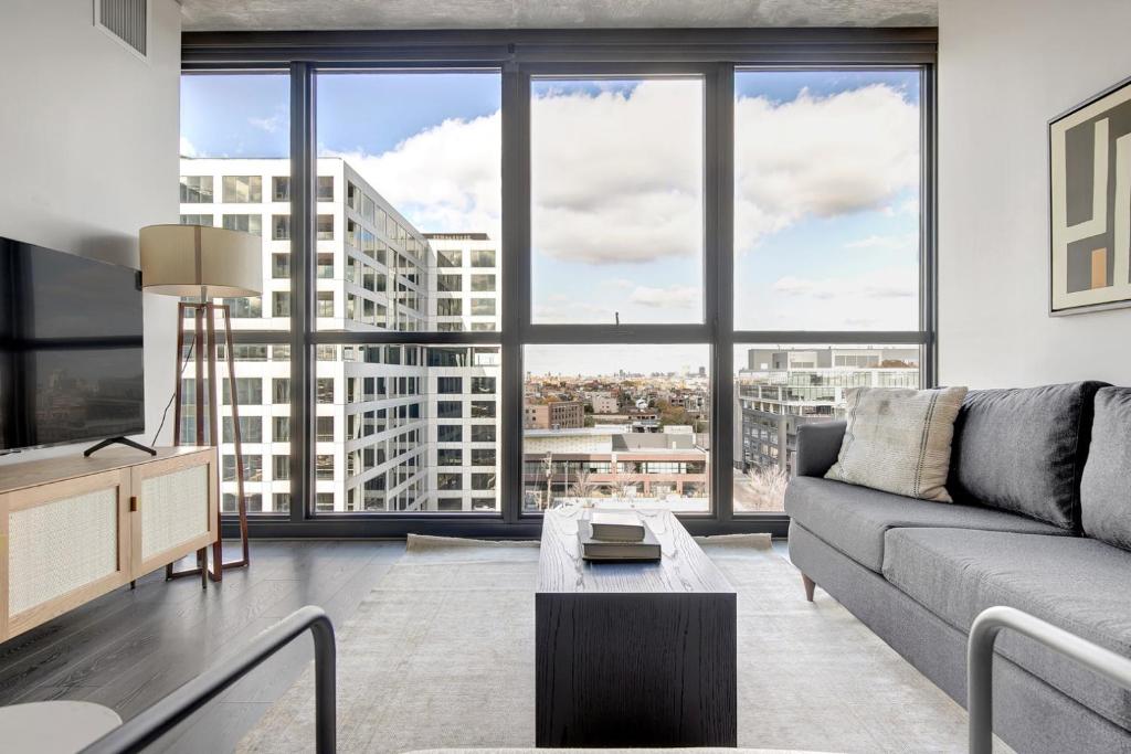 W Loop 1BR w Gym Pool Lounge 2 blocks from L CHI-485, Chicago