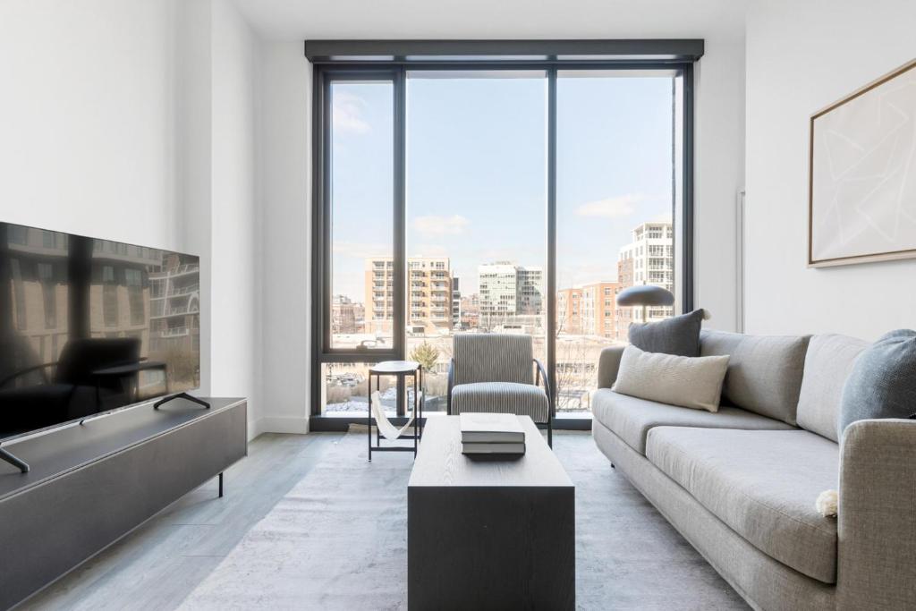 W Loop 1BR w Pool Gym WD nr Fulton Mkt CHI-627, Chicago