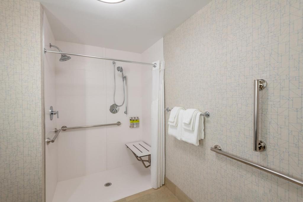 Holiday Inn Express And Suites Phoenix - Airport North photo