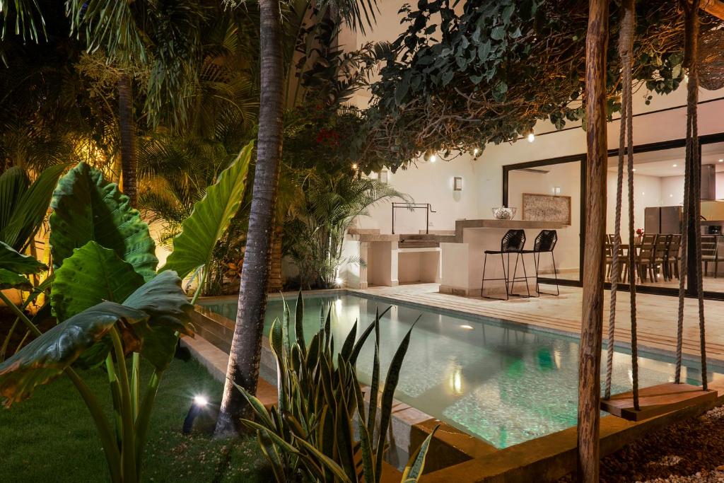 Stunning 4BR Villa with Private Pool La Veleta Retreat - 5
