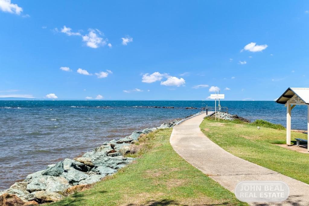 Pet Friendly on Redcliffe Peninsula Apartment in Scarborough