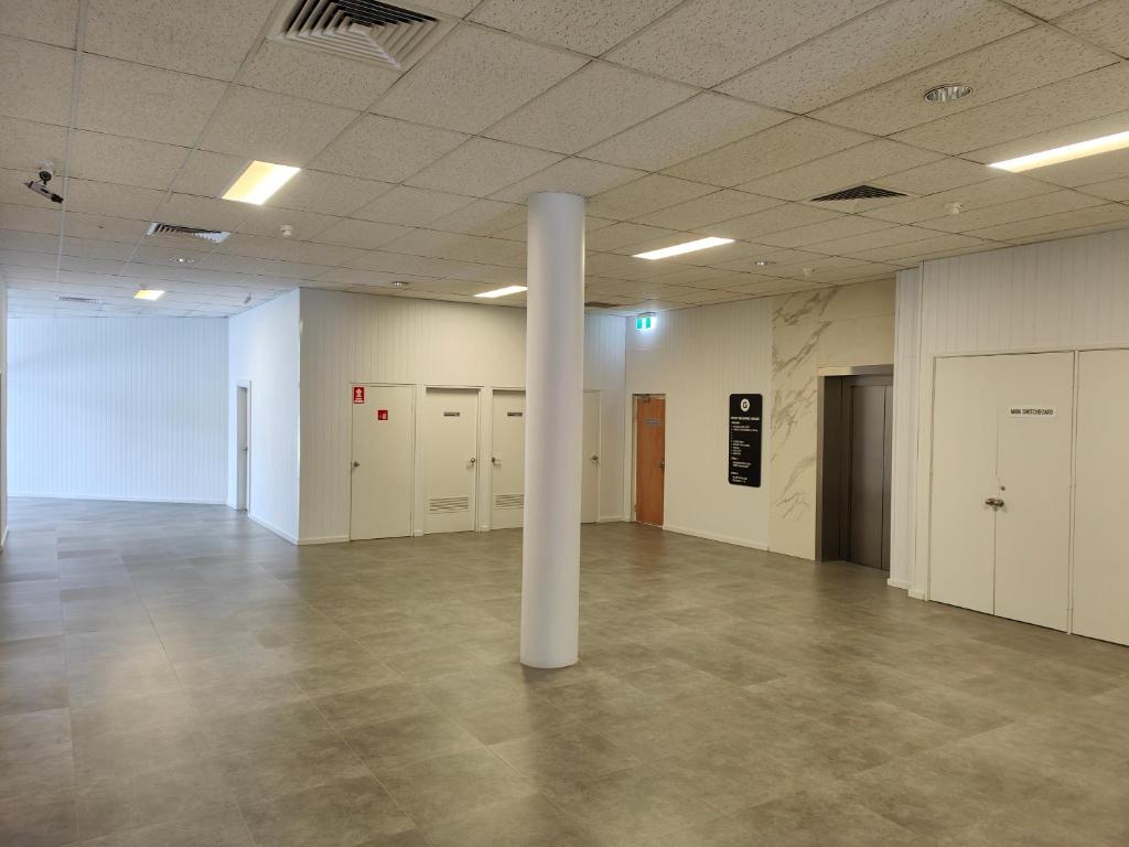 Tuggeranong Short Stay #07 Large Balcony-Lake Views-Sleeps 6 photo