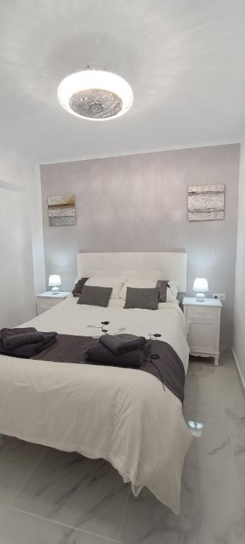 Beachfront Apartment with Sea View & Balcony PMT16 - 4