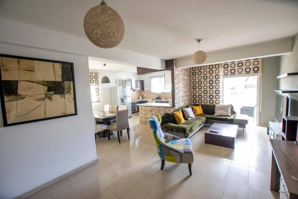 Glabur Stays - The Executive 2 BDR - Nicosia City, Free Parking & Wifi, Welcomes You!!!