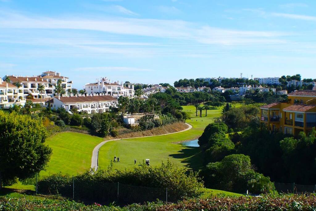92-Apartment With Fantastic Views, Miraflores, Mijas, Малага