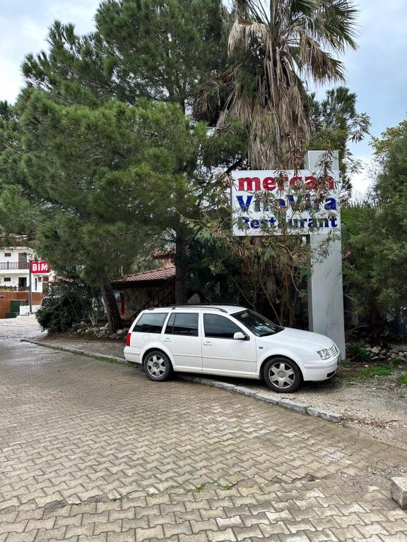 MANDALİN AKYAKA photo