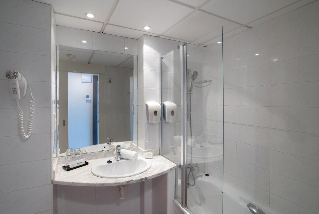 Medplaya Hotel Santa Monica — Hotel rooms in Calella, Catalonia