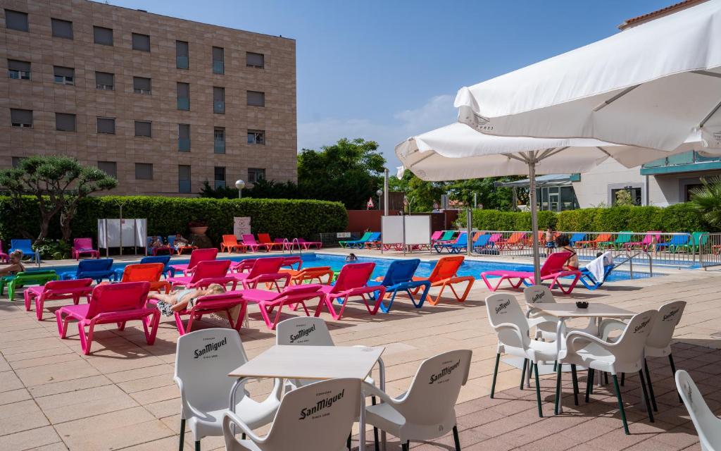 Medplaya Hotel Santa Monica — Swimming pool in Calella, Catalonia