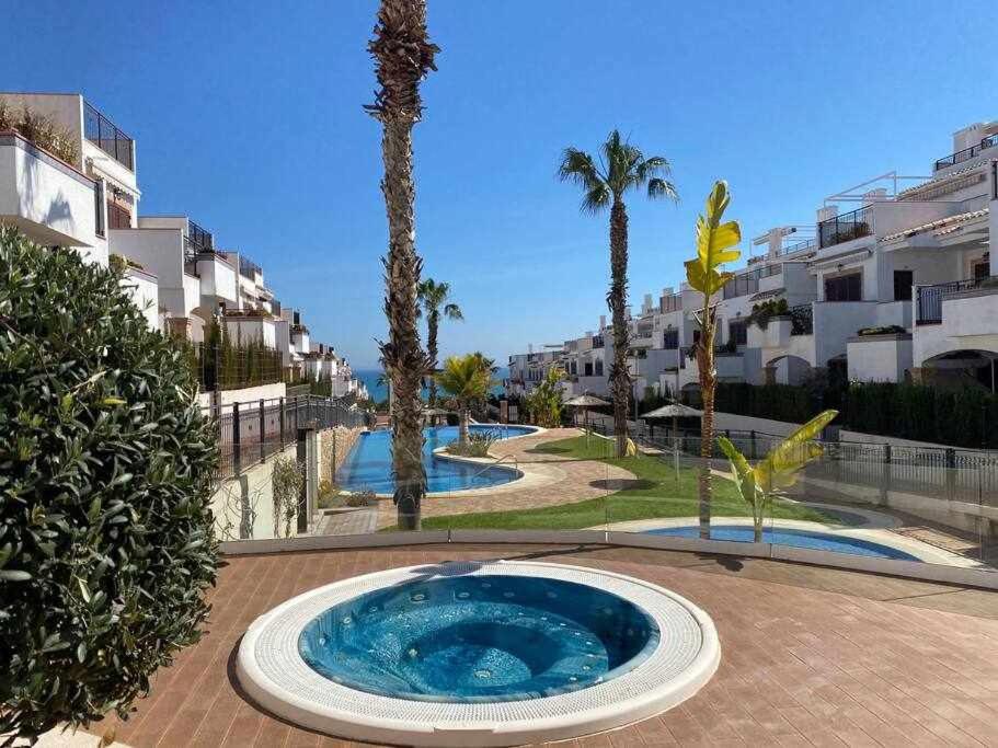 Impresionante piso en planta baja cerca al mar! - 2