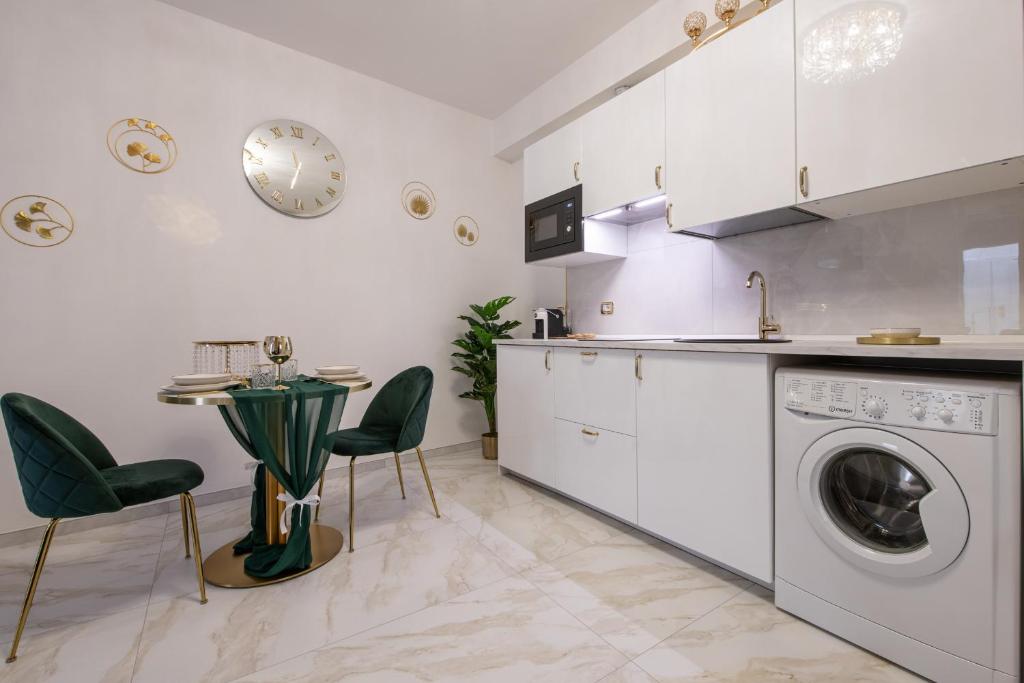 FASHION APARTMENT GOLD Bologna with JACUZZI & CAR GARAGE - 3