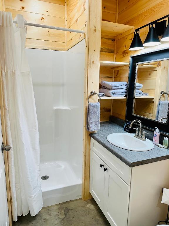Knotty Squirrel Cabins photo