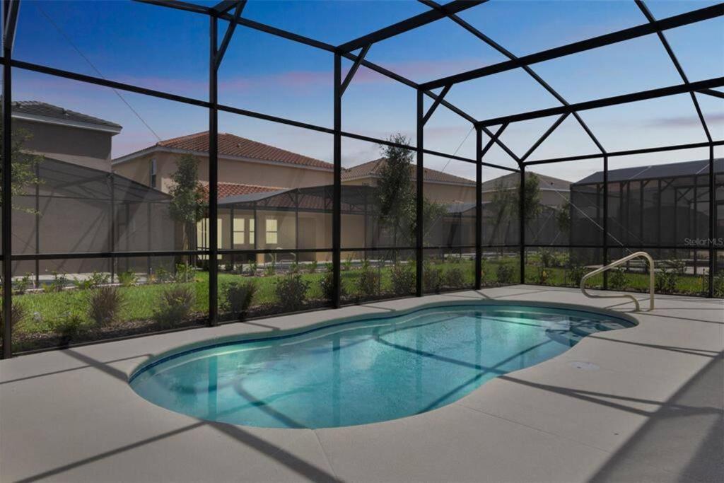 7053 Paradise Villa- Resort Home- Lazy River, Davenport