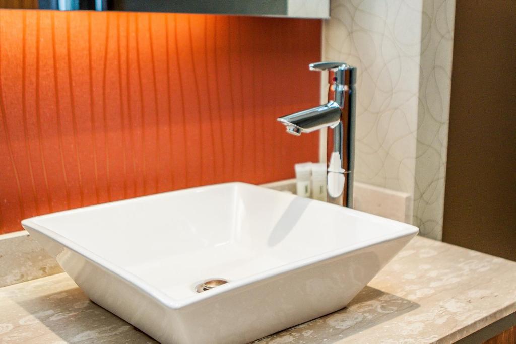 Hotel Universel Rue Sherbrooke Est Montreal Hotel Universel Rue Sherbrooke Est Montreal