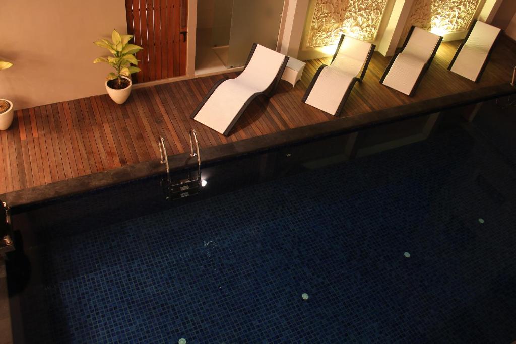 สระว่ายน้ำ