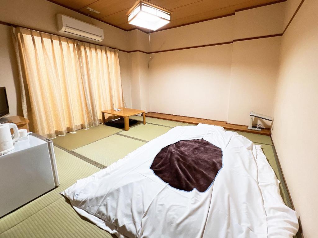 8. ビジネスホテル ..