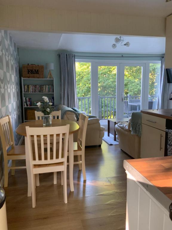 Crib Goch Holiday Cabin - dog-friendly riverside park cabin near Caernarfon