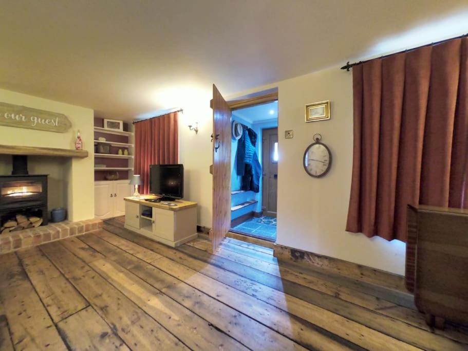 Rose Cottage, Wrentham photo 2