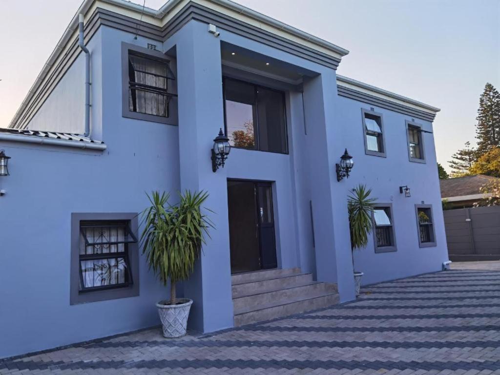 Victoria Guest Lodge — Hotel in Cape Town