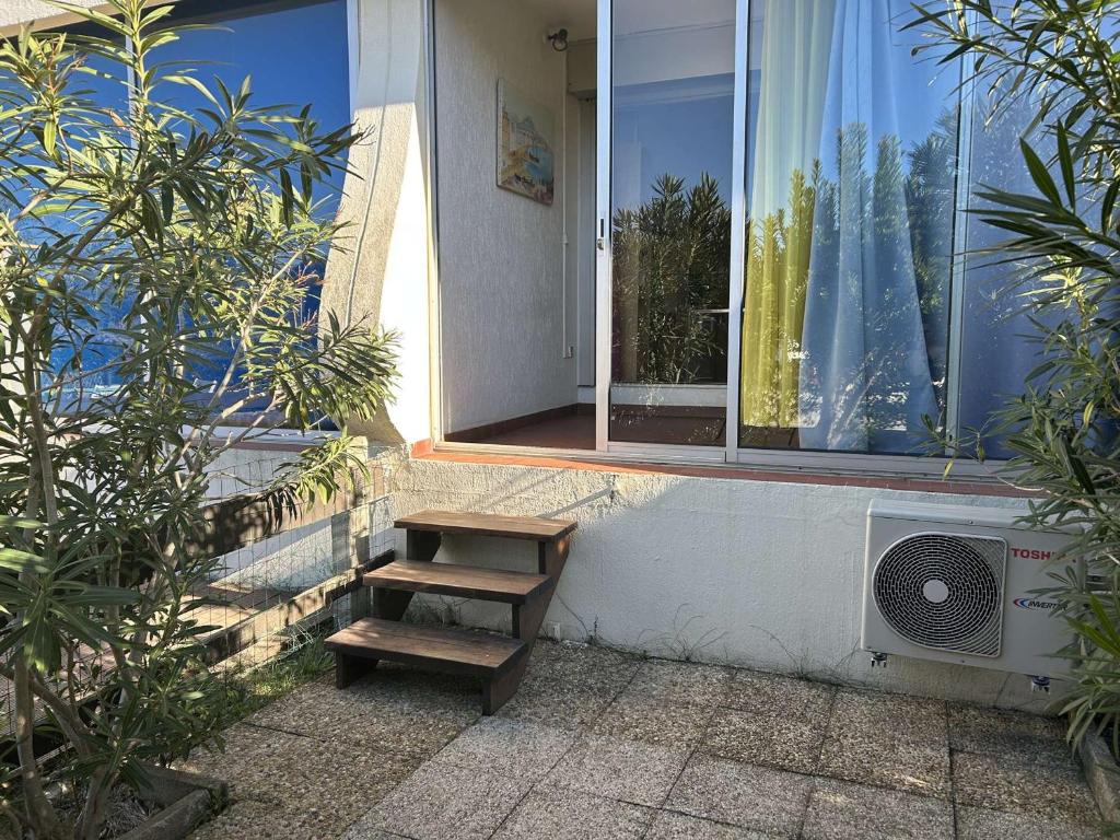 Studio climatisé avec piscine et parking - 4 couchages - Port Camargue - FR-1-250-194 - 4