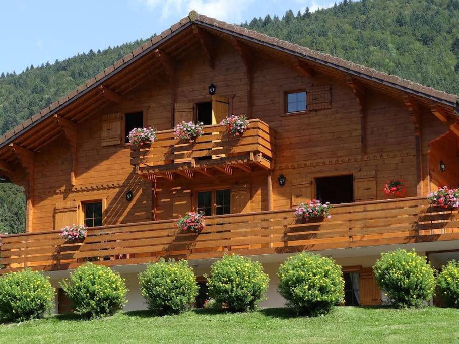 Lélex, appartement "HERMINE" dans chalet, piscine couverte