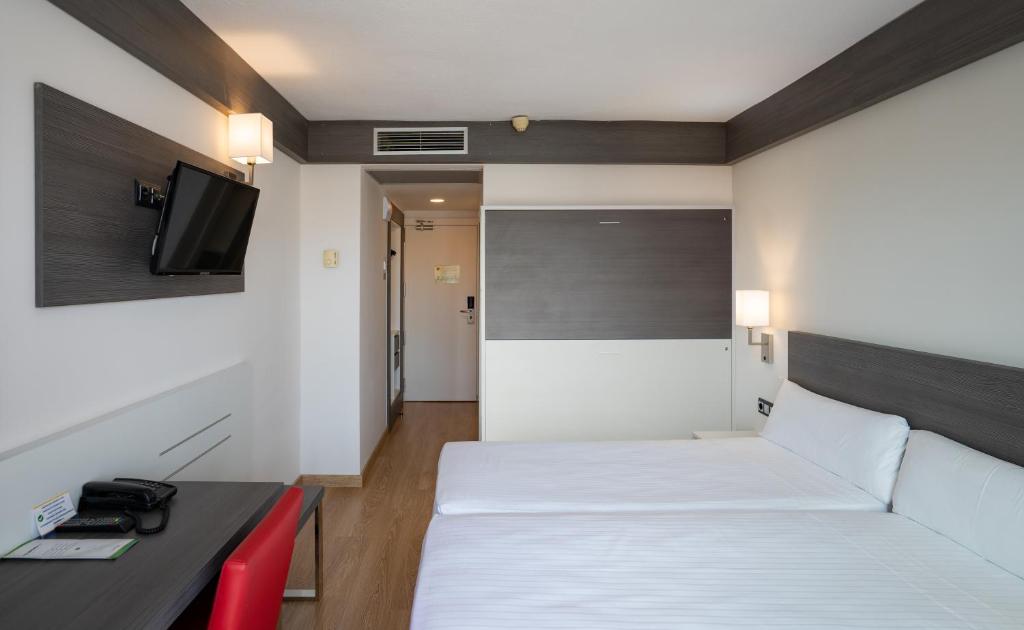 Medplaya Hotel Santa Monica — Hotel rooms in Calella, Catalonia