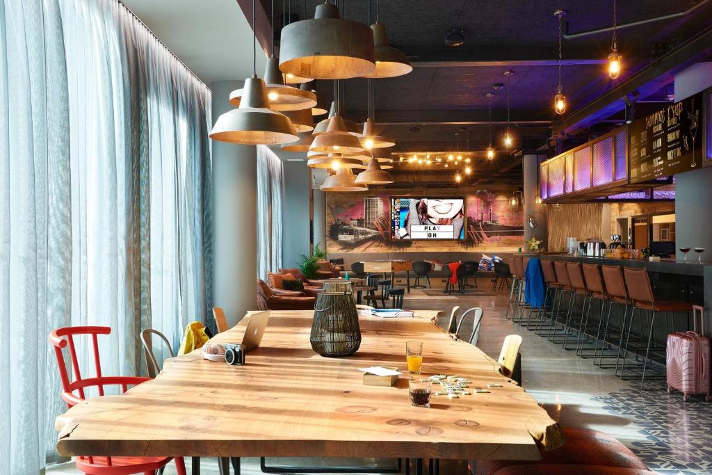 Moxy Dublin City photo