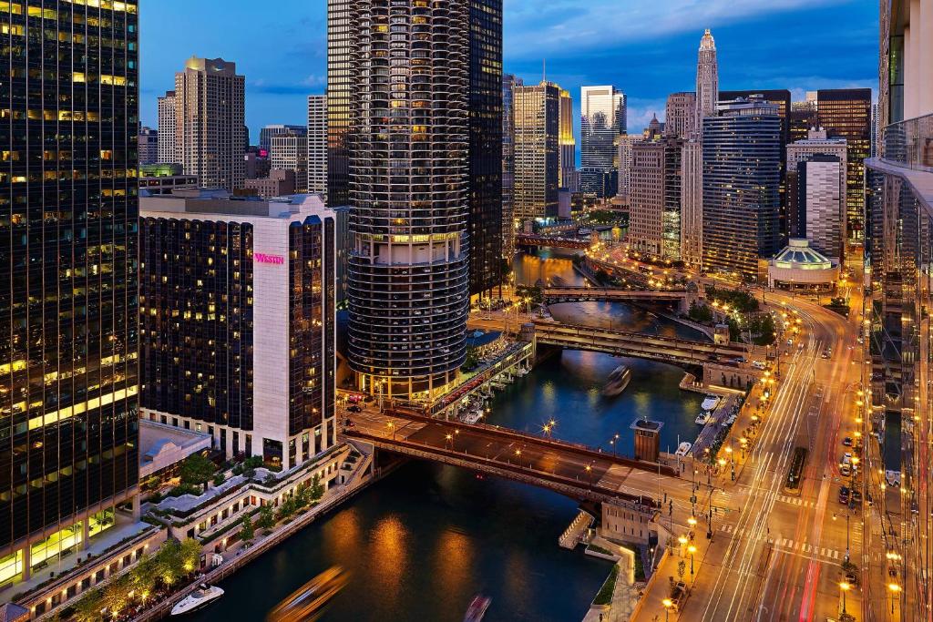 The Westin Chicago River North photo