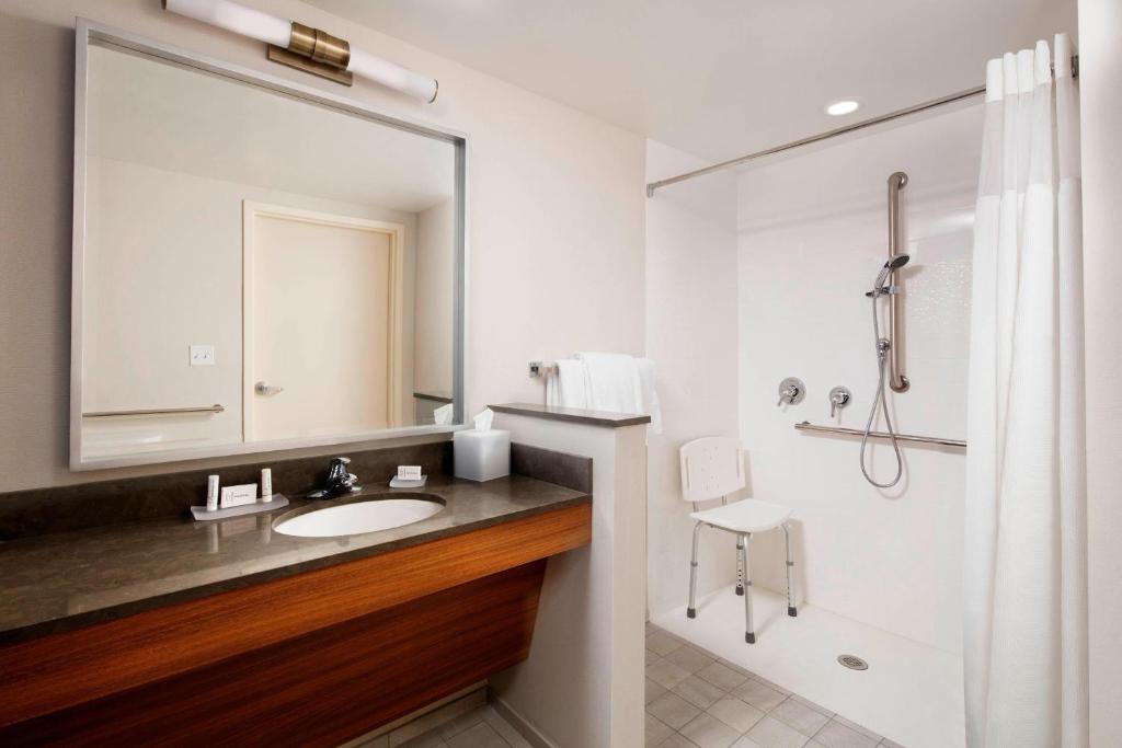 Fairfield Inn & Suites Louisville Northeast photo