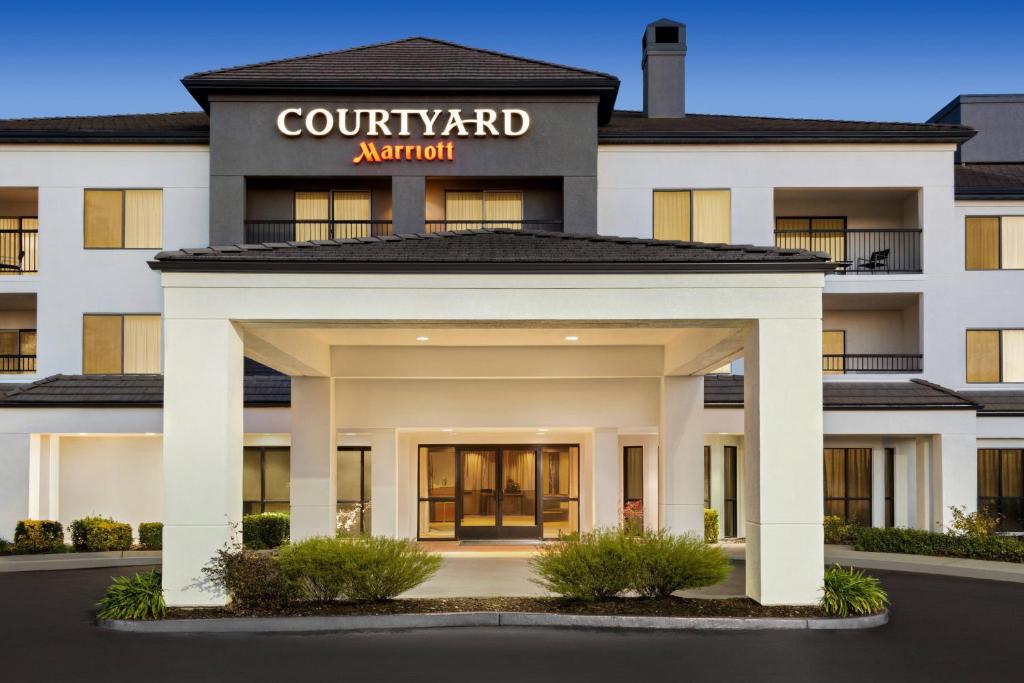 Courtyard Roseville photo