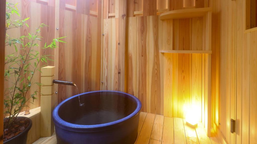 Open air bath