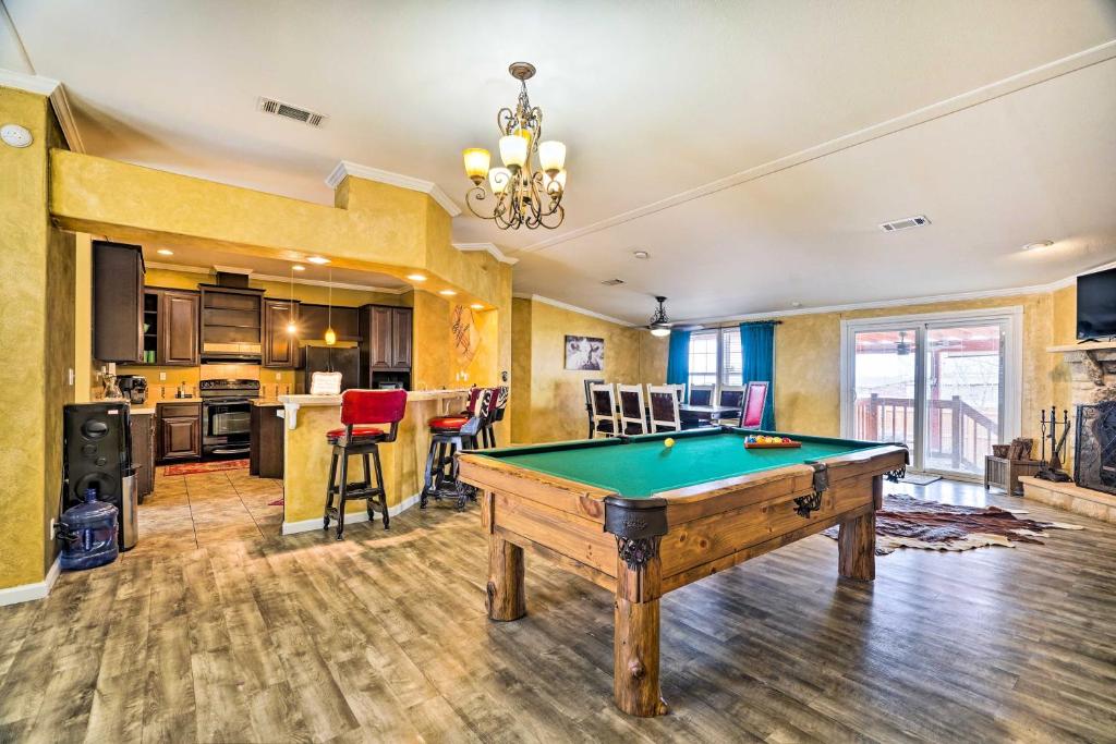 Odessa Vacation Rental about 9 Mi to Downtown!