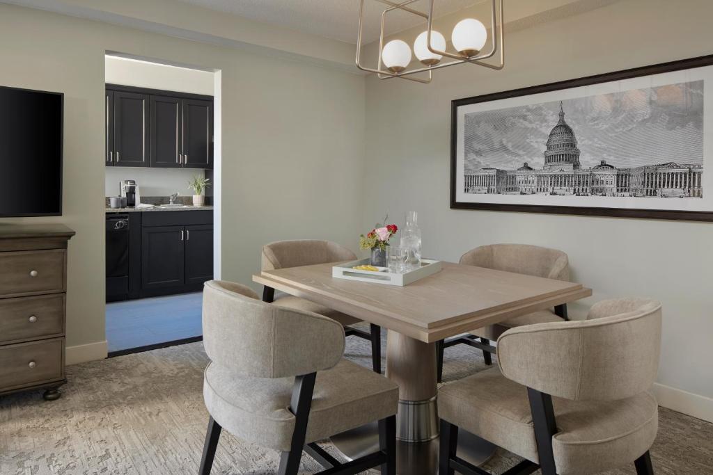 โรงแรมแคปปิตัล ฮิลล์ (Capitol Hill Hotel)