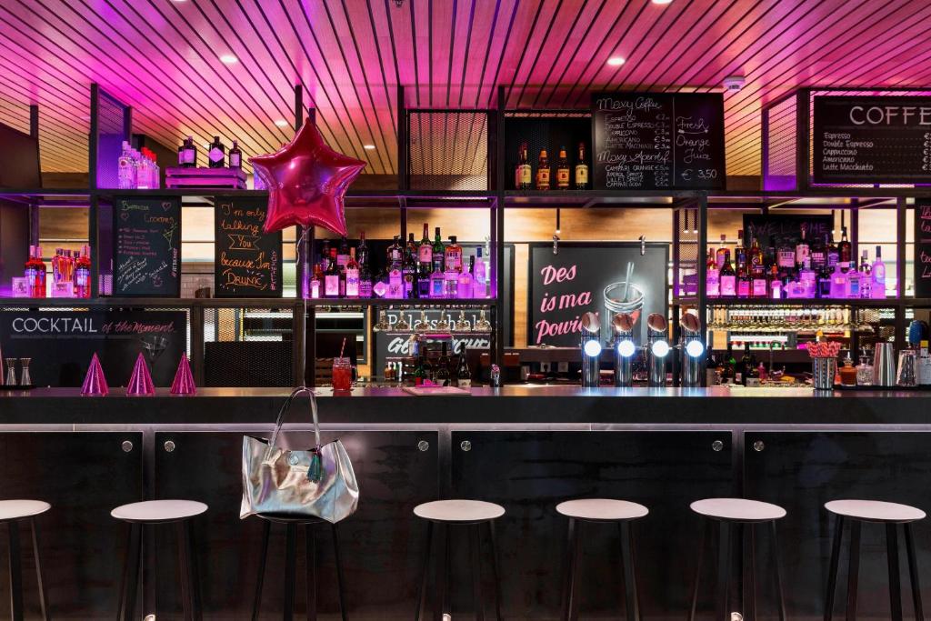 Bar/lounge