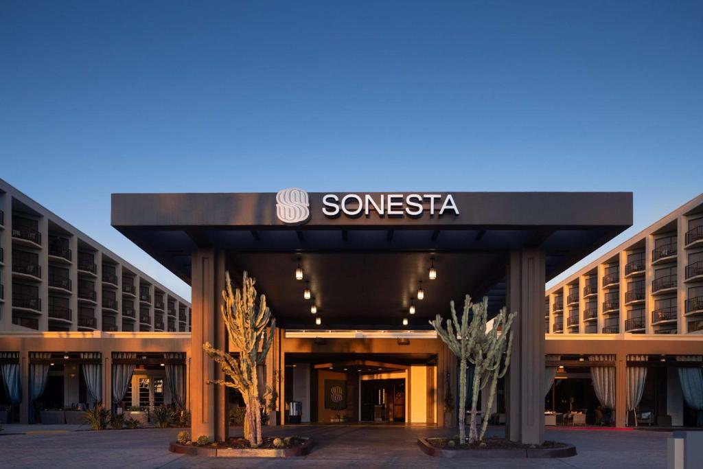 Sonesta Redondo Beach and Marina — Hotel building in Redondo Beach, California