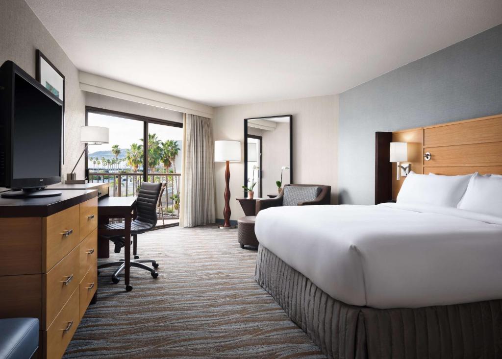 Sonesta Redondo Beach and Marina — Hotel rooms in Redondo Beach, California