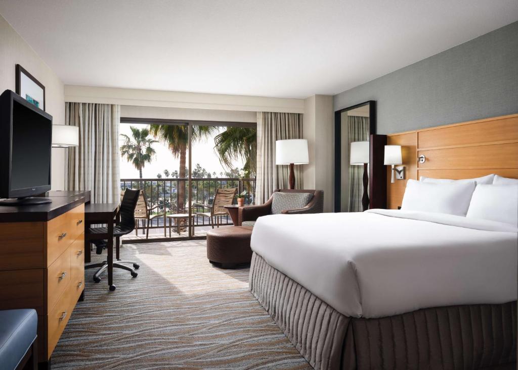Sonesta Redondo Beach and Marina — Hotel rooms in Redondo Beach, California