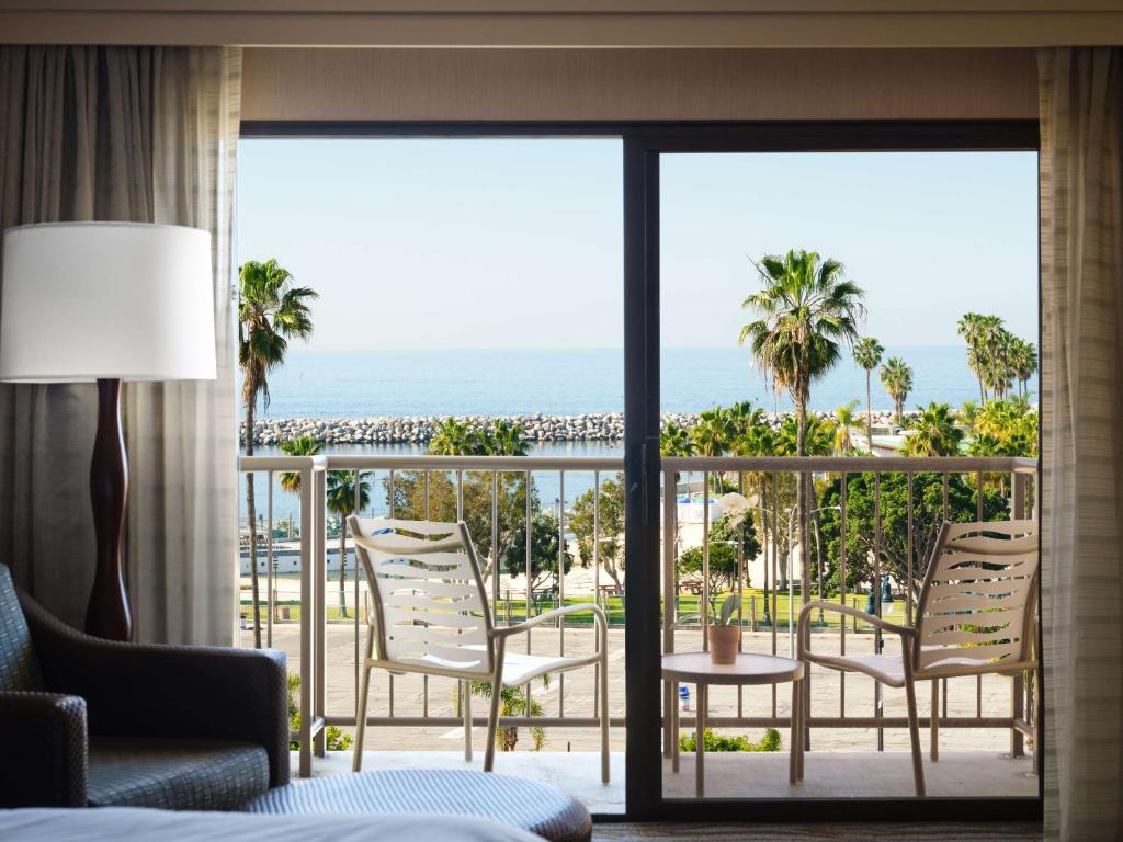 Sonesta Redondo Beach and Marina — Hotel rooms in Redondo Beach, California