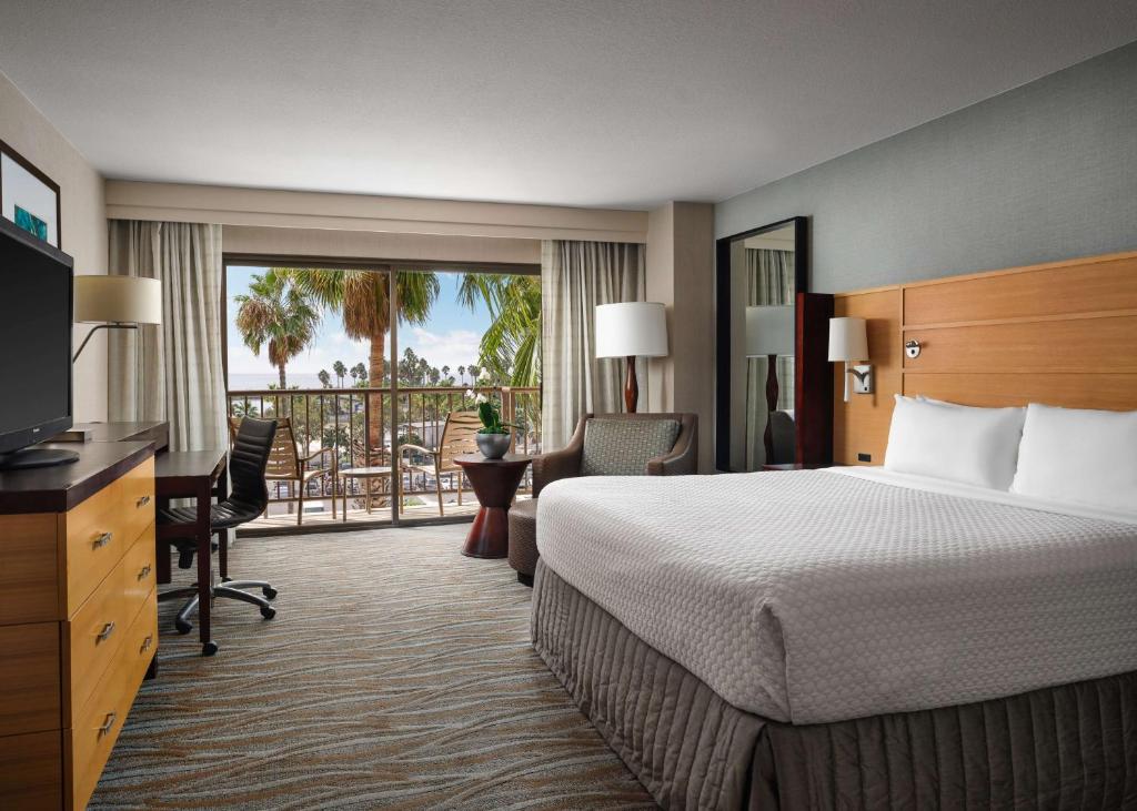 Sonesta Redondo Beach and Marina — Hotel rooms in Redondo Beach, California