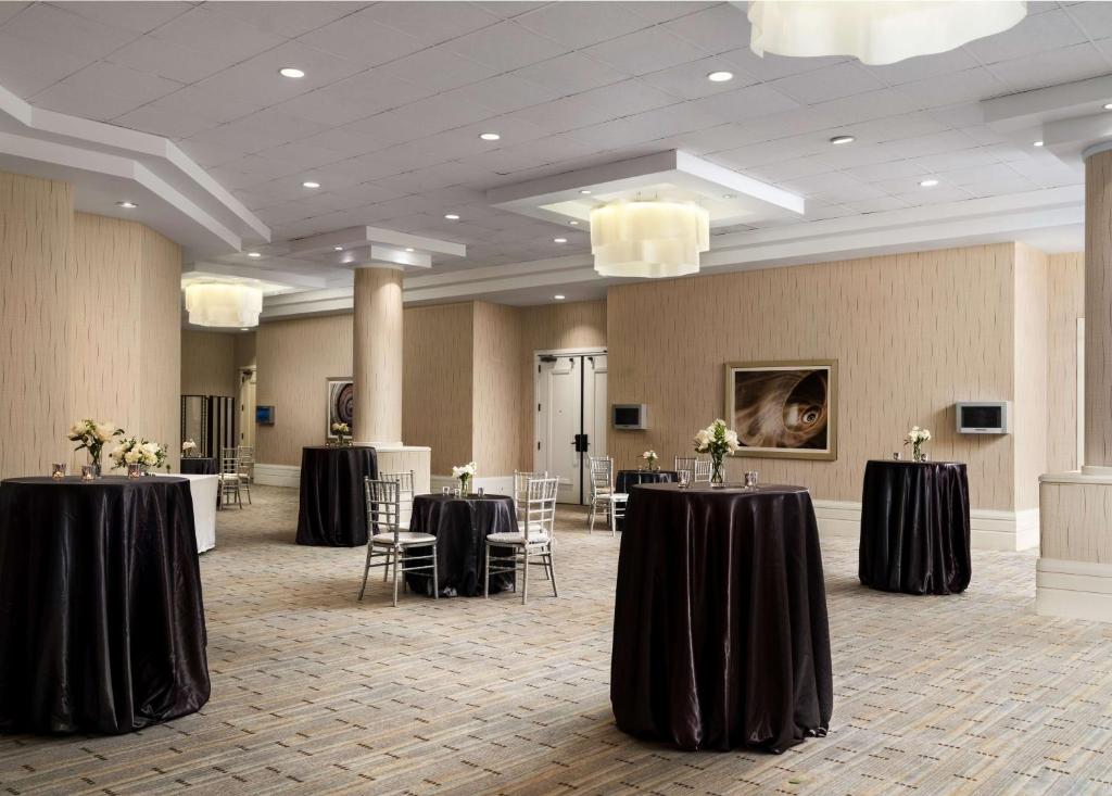Sonesta Redondo Beach and Marina — Hotel building in Redondo Beach, California