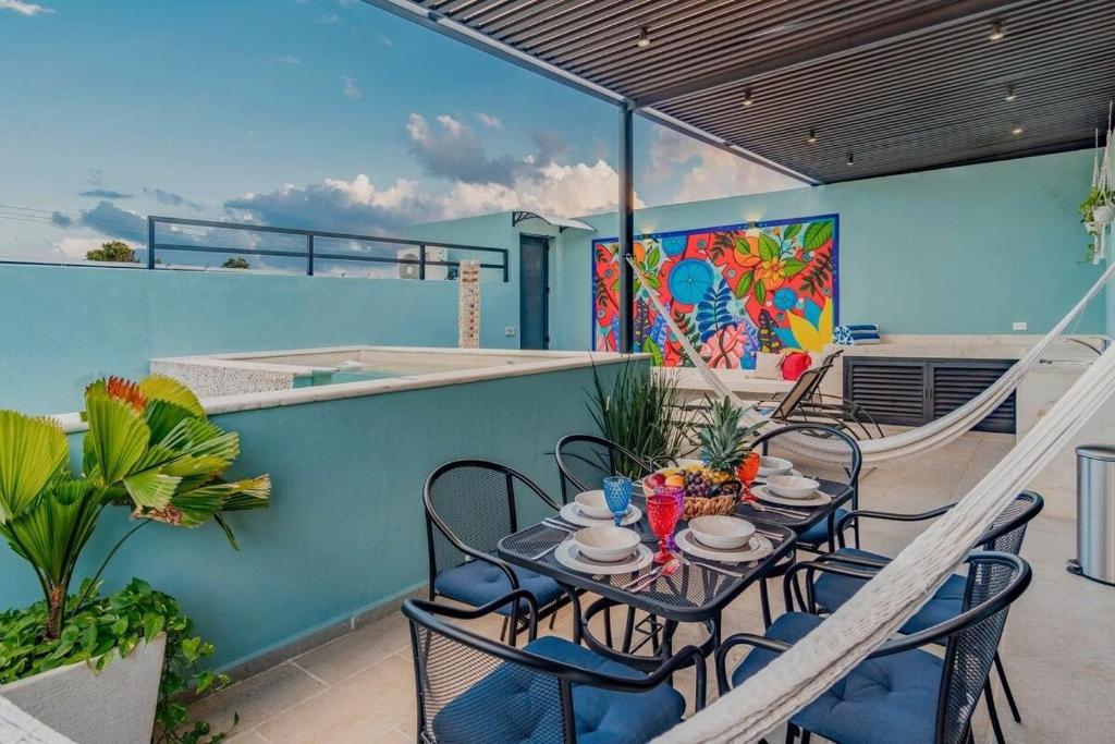 Rincón del Cielo Rooftop with glass walled pool, Mérida