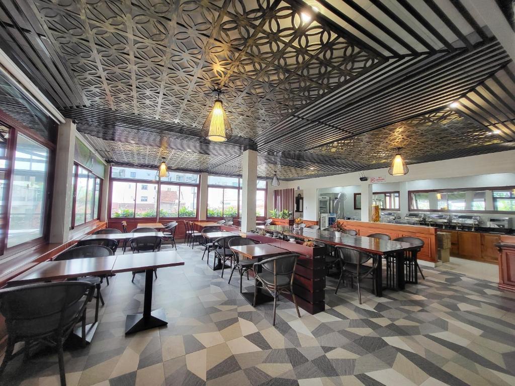 Airstar Hotel &#038; Apartments