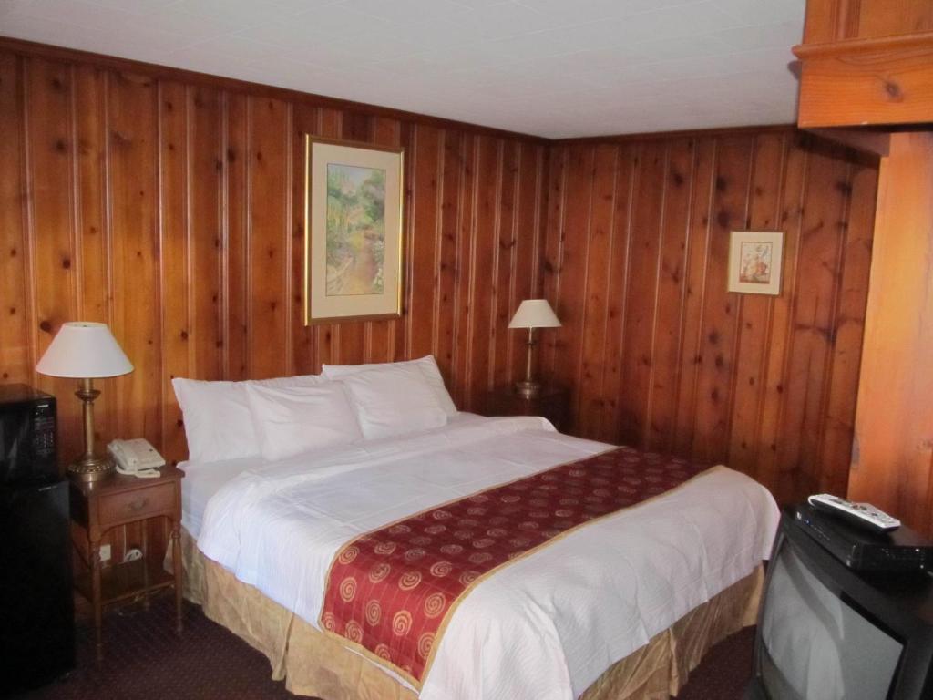 Hancock Motel Hancock book your hotel with ViaMichelin