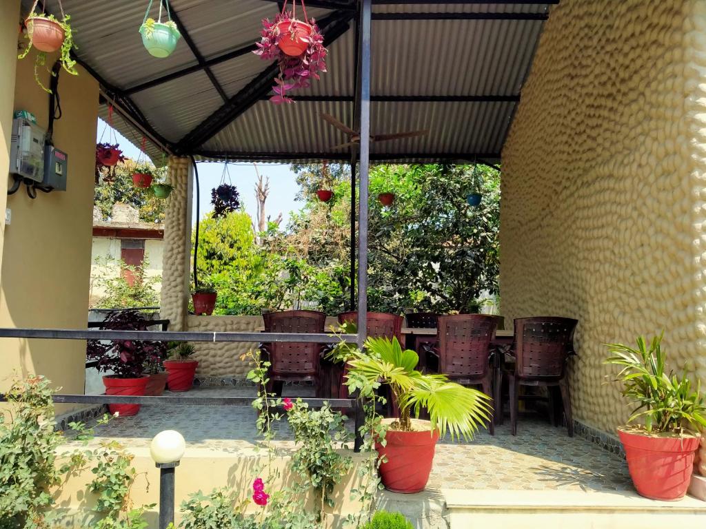 HOTEL CROWN HORIZON — Sauraha (3)