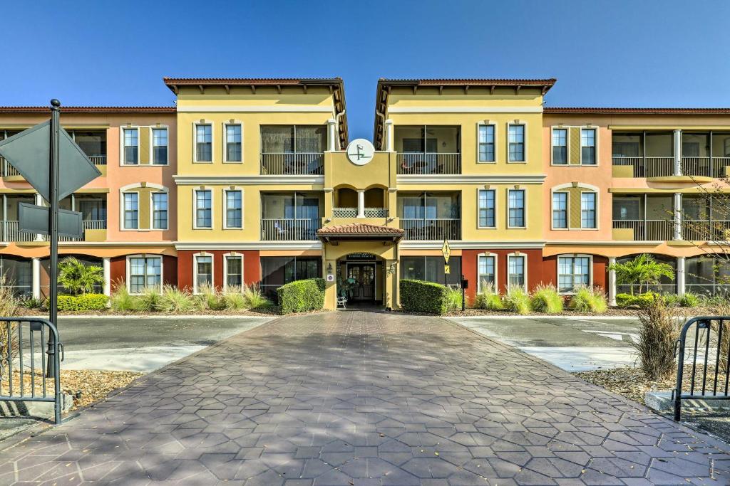 Upscale Unit in Private Golf Resort with Pool!, Tampa