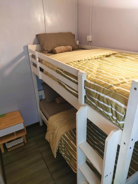 TWO SINGLE BED WITH SHARED BATHROOMS (ROOM ONLY) photo