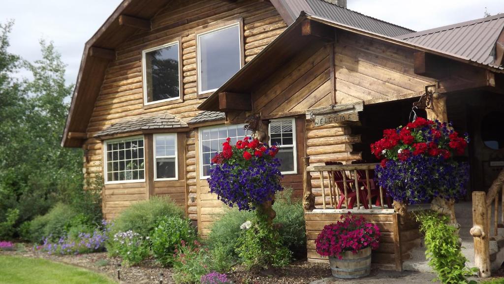 Fin and Feather Inn — Hotel in Victor (ID)