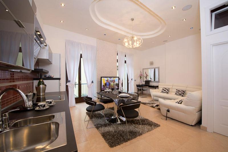 Appartamenti Luxury Arco — Hotel in Arco